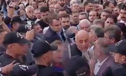 Cemil Tugay’ın AKP’ye geçeceği iddiası İzmir’de protesto edildi: Eylemde polis müdahalesi