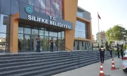 Silifke Belediyesi'nde operasyon: 2 başkan yardımcısı dahil 7 kişi gözaltına alındı