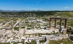Blaundos Antik Kenti'nde heyecanlandıran keşif: Kuzey Tapınağı'nı çevreleyen 2500 yıllık duvar bulundu