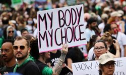 Kürtaj hakkını yasaklayan kararın ardından ABD'de kadınlar yeniden sokakta
