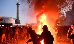 Fransa, ülkede devam eden gösterilerde yurt dışından tavsiye istediğine dair iddiaları yalanladı