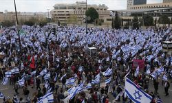 İsrail'de tartışmalı yargı düzenlemesinin Meclis'te ilk oylamada geçmesiyle ülkede protestolar başladı