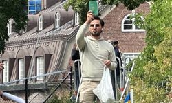 İsveç'te Kur'an yakan kişi bu sefer Irak bayrağını yakarak Kur'an ezdi