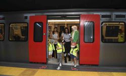 Ankara metrosunda özel konuklar ağırlandı