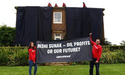 Greenpeace aktivistleri, İngiltere Başbakanı'nın evini kararttı