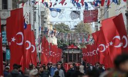İstiklal Caddesi Türk Bayraklarıyla donatıldı