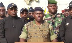 Gabon'da 'geçiş hükümeti' lideri Nguema, Cumhurbaşkanı olarak yemin etti
