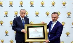 AK Parti Genel Başkanlığına yeniden seçilen Cumhurbaşkanı Erdoğan'a mazbatası takdim edildi