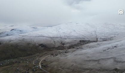 Kümbet Yaylası'na kar yağdı