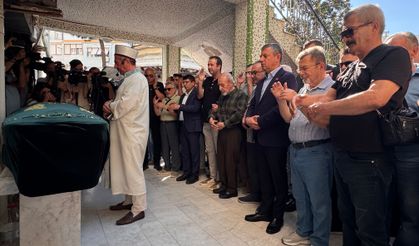 Özgür Özel, İzmir'de lise arkadaşının annesini son yolculuğuna uğurladı