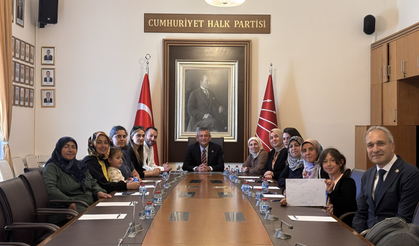 Özgür Özel, TBMM’de özel sektör öğretmenleriyle görüştü