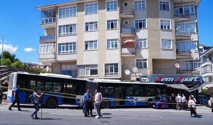 Mamak'ta EGO otobüsü iş yerine girdi, 5 yaralı