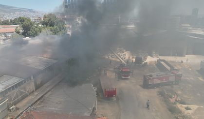 İzmir Bayraklı'daki iş yeri yangını büyümeden kontrol altına alındı
