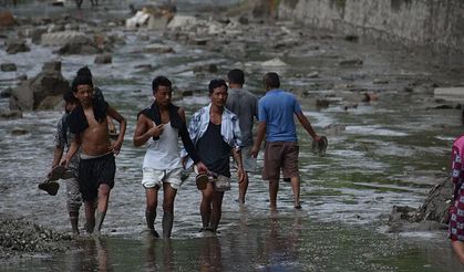 Nepal'de depremin ardından oluşan çığ sele dönüştü: 157 kişi öldü