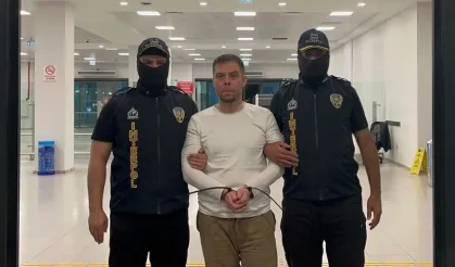 Kırmızı bültenle aranan suç örgütü elebaşı Serkan Kurtuluş Arjantin'den Türkiye'ye getirildi