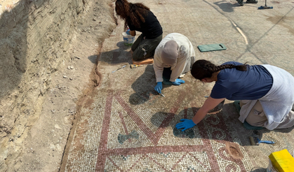 Pompeiopolis Antik Kenti'nde heyecan veren keşif: 105 metrekarelik zemin mozaiği ve 1800 yıllık Eros başı bulundu