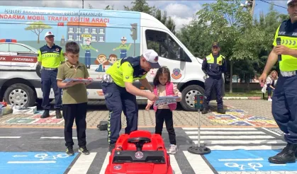 Jandarmanın yeni mobil trafik eğitim araçları sahaya çıktı