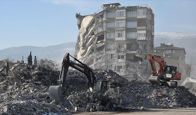 Deprem bölgesinde mücbir haller uzatıldı