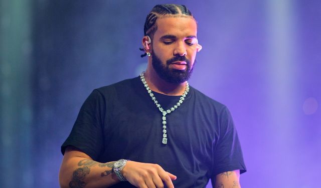 Drake, yüzüne "miskin" dövmesi yaptırdı