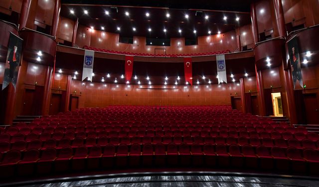 ABB Şehir Tiyatroları'nın salonu yenilendi