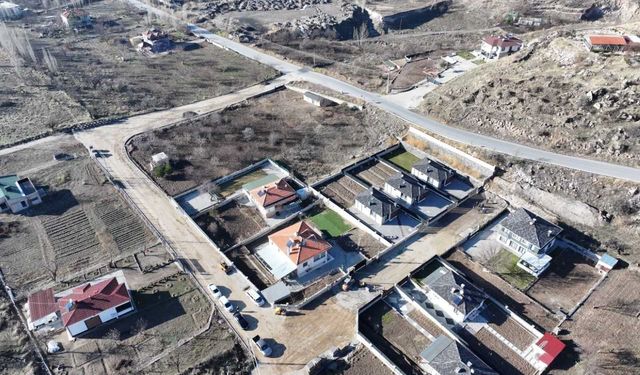 Hacılar ilçesinde yol yapım çalışmaları sürüyor