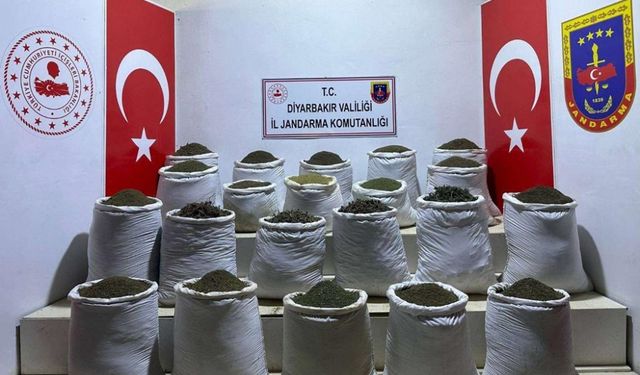 Diyarbakır'da 1 ton 148 kilogram esrar ve 606 kök Hint keneviri ele geçirildi