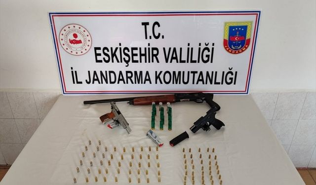 Eskişehir'de silah ve mühimmat kaçakçılığı operasyonunda 2 şüpheli yakalandı