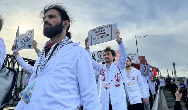 İstanbul'da hekimler Gazze için sessiz yürüyüş düzenledi