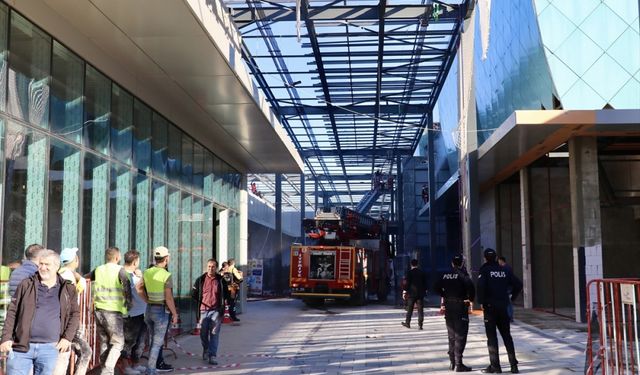 Trabzon'da alışveriş merkezinin dış cephesinde yangın çıktı