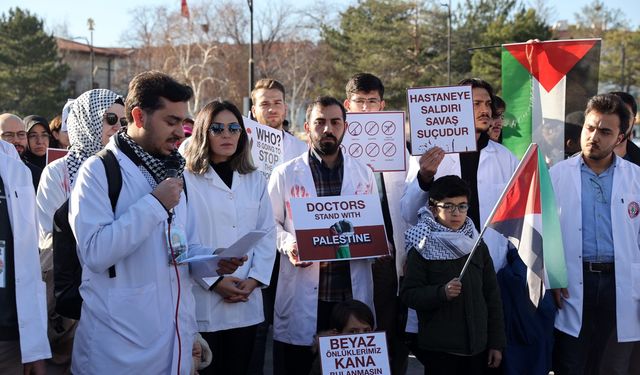 Sivas'ta doktorlar "sessiz yürüyüş" ile İsrail'i protesto etti