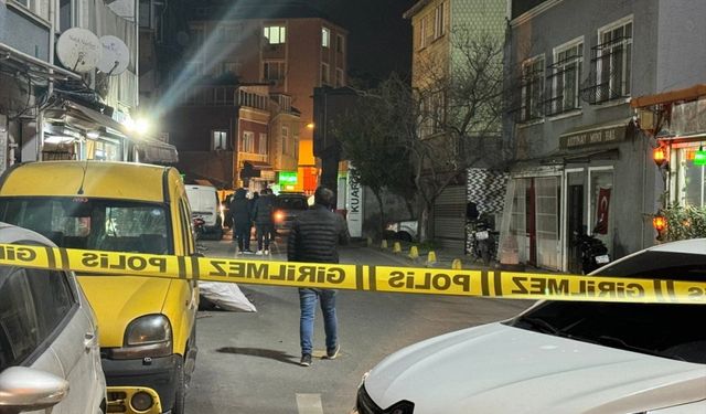 Fatih'te silahla rastgele ateş açan zanlı, polisi alarma geçirdi