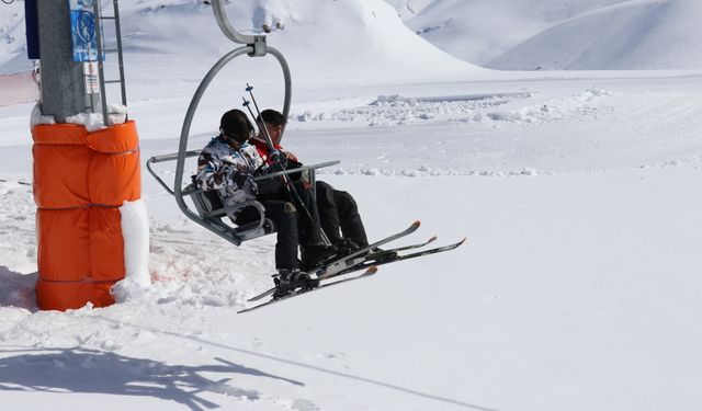 Isparta'daki Davraz Kayak Merkezi'nde sezon açıldı