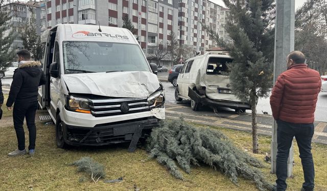 Kayseri'de zincirleme trafik kazasında 7 kişi yaralandı