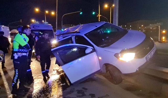 Kırıkkale'de tırla otomobilin çarpışması sonucu 3 kişi yaralandı