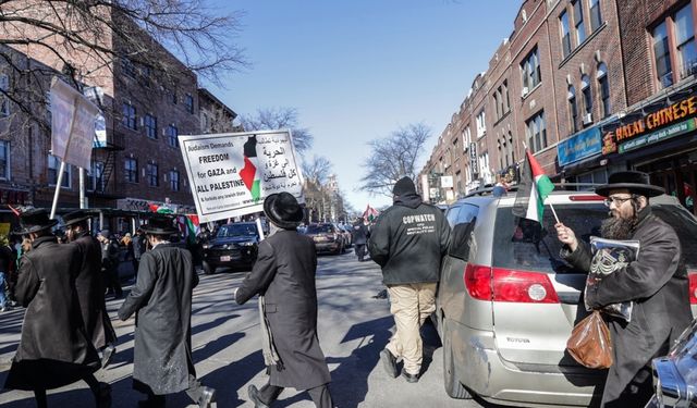 New York'ta Filistin'e destek gösterisine katılanlara polis müdahalesi