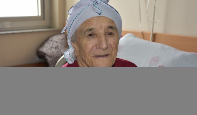 Trabzon'da 84 yaşındaki kadının karnından 10 kilogramlık kitle ameliyatla alındı