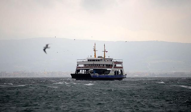 Bozcaada feribot hattındaki bazı seferler fırtına nedeniyle iptal edildi