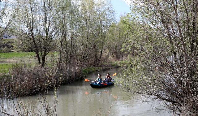 Kayseri'deki Zamantı Irmağı kano tutkunlarının yeni rotası oldu