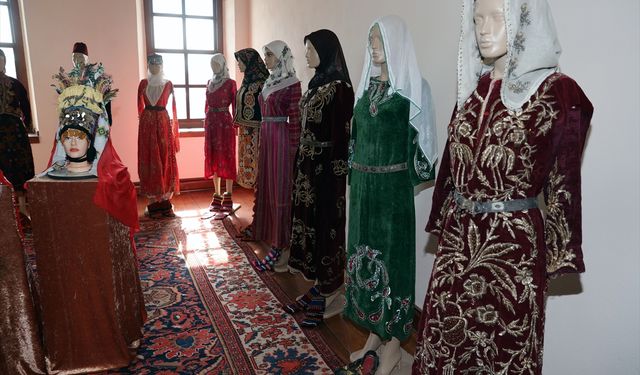 Sivas'ın yöresel kıyafetleri Atatürk Kongre Müzesi'nde sergileniyor