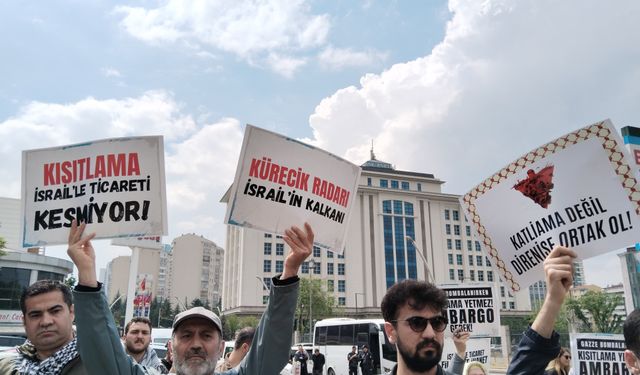 AKP Genel Merkezi önünde 'İsrail' eylemi: Kısıtlama ile ihanet bitmez