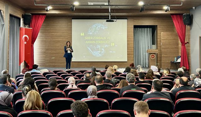 Eskişehir'de 1000 öğretmene, öğrencilerin dijital güvenliği için doğru internet kullanımı eğitimi