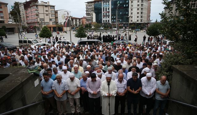 İsmail Heniyye için Bayburt, Artvin, Rize ve Trabzon'da gıyabi cenaze namazı kılındı