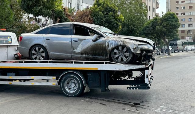 Maltepe'de aydınlatma direğine çarpan otomobilin sürücüsü yaralandı