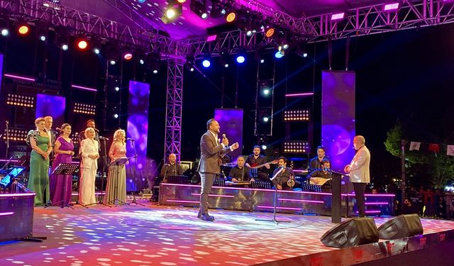 TRT sanatçıları Kırşehir'de konser verdi