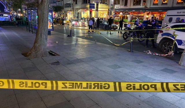 GÜNCELLEME 2 - İstanbul'da çıkan silahlı kavgada 5 kişi yaralandı