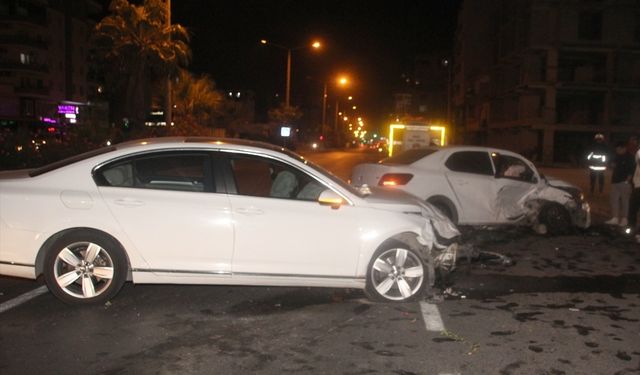 Mersin'deki trafik kazasında 4 kişi yaralandı