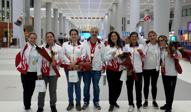 16. Dünya Briç Şampiyonası'nda şampiyon olan milli takım, Türkiye'ye döndü