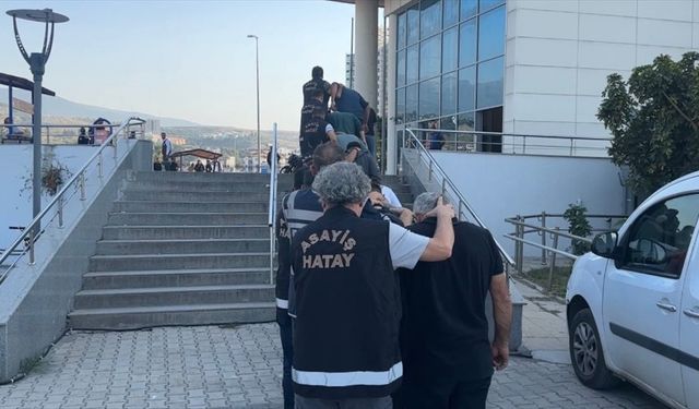 Hatay'da trafik ve asayiş uygulama noktalarını paylaştıkları suçlamasıyla 13 kişi yakalandı