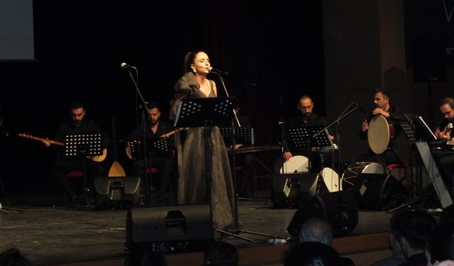 Sivas'ta  Devlet THM Korosu ses sanatçıları konser verdi