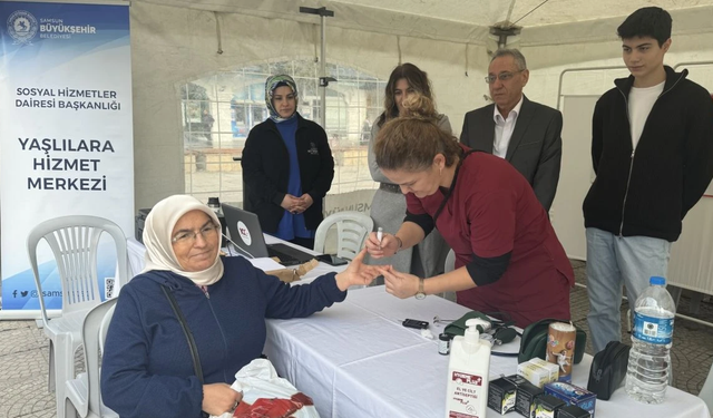 Samsun'da vatandaşlara ücretsiz kan şekeri ölçümü yapıldı